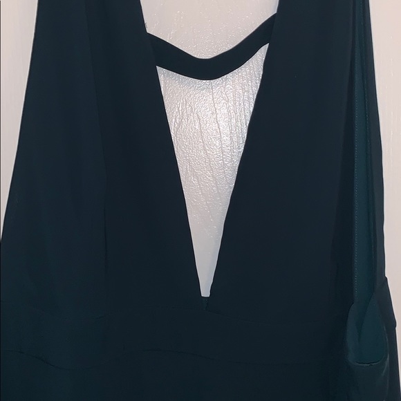 Emerald green dress with a low v cut in the front - Picture 2 of 5